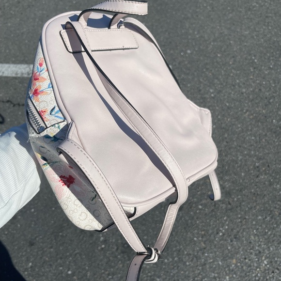 Guess backpack - Picture 2 of 5